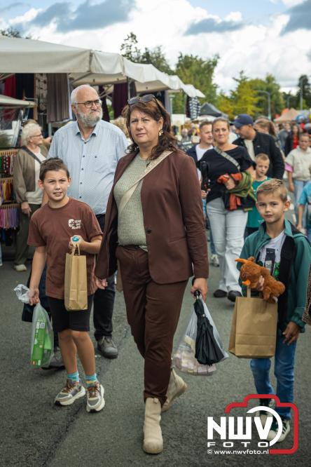 Traditie en gezelligheid komen samen tijdens de Schapenmarkt in Oldebroek. - &copy; NWVFoto.nl