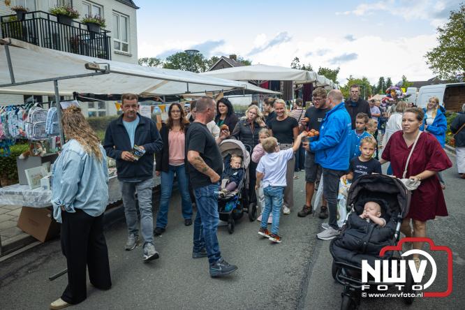 Traditie en gezelligheid komen samen tijdens de Schapenmarkt in Oldebroek. - &copy; NWVFoto.nl
