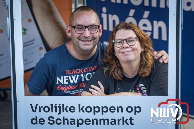 Traditie en gezelligheid komen samen tijdens de Schapenmarkt in Oldebroek. - &copy; NWVFoto.nl