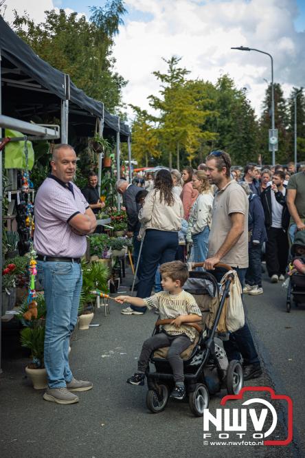 Traditie en gezelligheid komen samen tijdens de Schapenmarkt in Oldebroek. - &copy; NWVFoto.nl