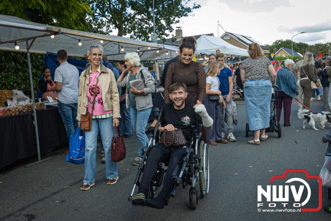 Traditie en gezelligheid komen samen tijdens de Schapenmarkt in Oldebroek. - &copy; NWVFoto.nl