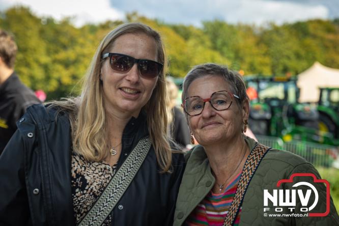 Traditie en gezelligheid komen samen tijdens de Schapenmarkt in Oldebroek. - &copy; NWVFoto.nl