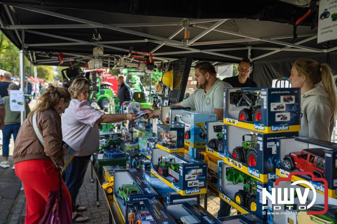 Traditie en gezelligheid komen samen tijdens de Schapenmarkt in Oldebroek. - &copy; NWVFoto.nl