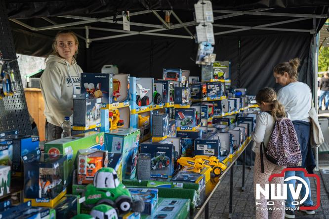 Traditie en gezelligheid komen samen tijdens de Schapenmarkt in Oldebroek. - &copy; NWVFoto.nl