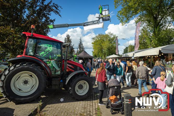 Traditie en gezelligheid komen samen tijdens de Schapenmarkt in Oldebroek. - &copy; NWVFoto.nl