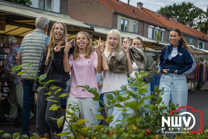Traditie en gezelligheid komen samen tijdens de Schapenmarkt in Oldebroek. - &copy; NWVFoto.nl