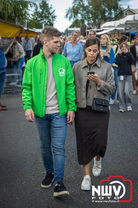 Traditie en gezelligheid komen samen tijdens de Schapenmarkt in Oldebroek. - &copy; NWVFoto.nl