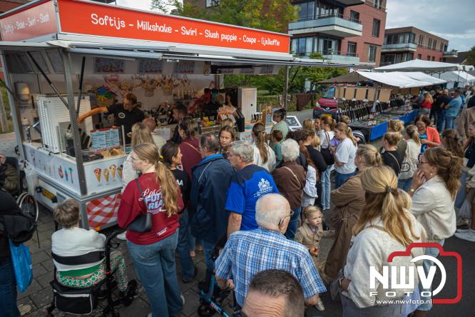 Traditie en gezelligheid komen samen tijdens de Schapenmarkt in Oldebroek. - &copy; NWVFoto.nl