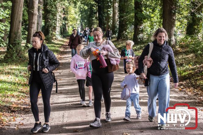 A.Vogelloop brengt maar liefst € 10.000 op voor Stichting Opkikker. - &copy; NWVFoto.nl