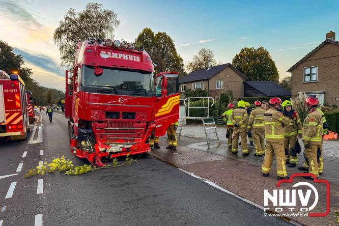Eenzijdig ongeval met vrachtwagen door onwel wording bestuurder, N309 Zuiderzeestraatweg Oostendorp. - &copy; NWVFoto.nl