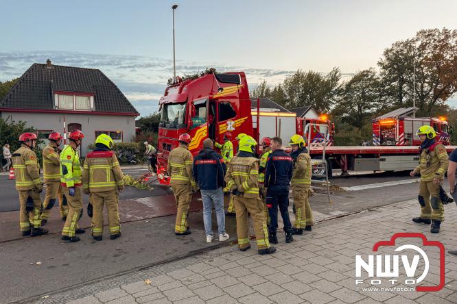 Eenzijdig ongeval met vrachtwagen door onwel wording bestuurder, N309 Zuiderzeestraatweg Oostendorp. - &copy; NWVFoto.nl