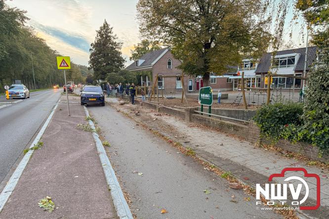 Eenzijdig ongeval met vrachtwagen door onwel wording bestuurder, N309 Zuiderzeestraatweg Oostendorp. - &copy; NWVFoto.nl