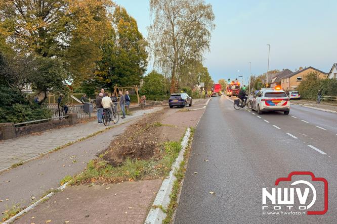 Eenzijdig ongeval met vrachtwagen door onwel wording bestuurder, N309 Zuiderzeestraatweg Oostendorp. - &copy; NWVFoto.nl