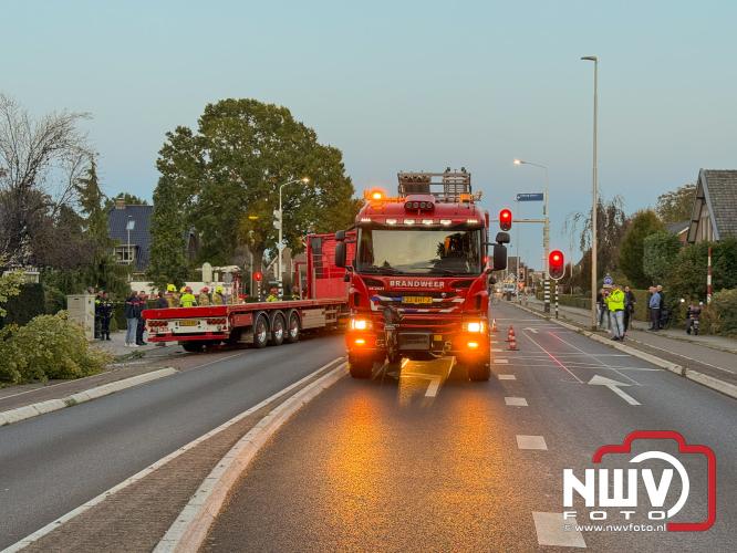 Eenzijdig ongeval met vrachtwagen door onwel wording bestuurder, N309 Zuiderzeestraatweg Oostendorp. - &copy; NWVFoto.nl