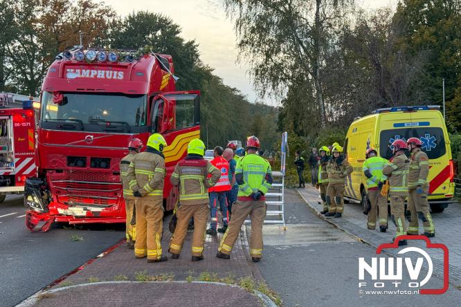 Eenzijdig ongeval met vrachtwagen door onwel wording bestuurder, N309 Zuiderzeestraatweg Oostendorp. - &copy; NWVFoto.nl