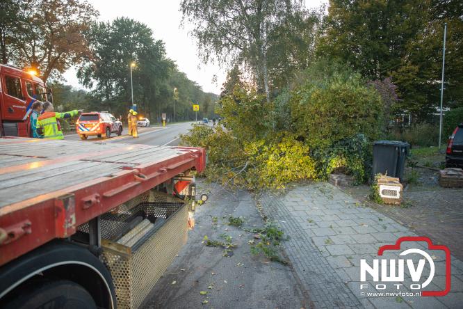 Eenzijdig ongeval met vrachtwagen door onwel wording bestuurder, N309 Zuiderzeestraatweg Oostendorp. - &copy; NWVFoto.nl