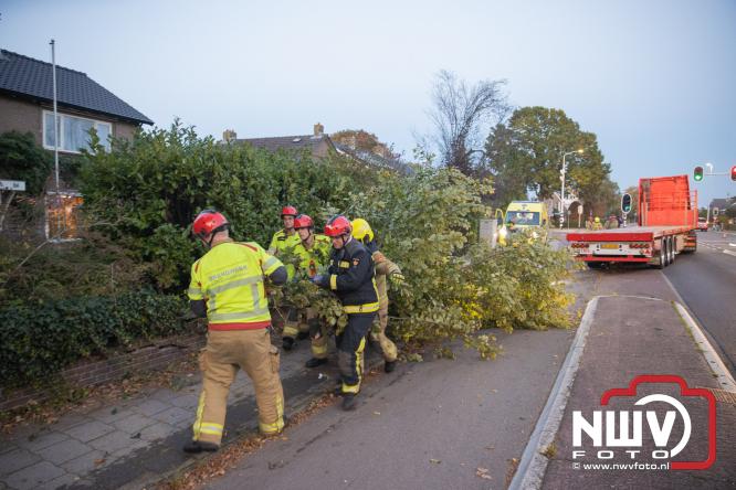 Eenzijdig ongeval met vrachtwagen door onwel wording bestuurder, N309 Zuiderzeestraatweg Oostendorp. - &copy; NWVFoto.nl