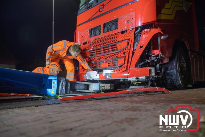 Eenzijdig ongeval met vrachtwagen door onwel wording bestuurder, N309 Zuiderzeestraatweg Oostendorp. - &copy; NWVFoto.nl