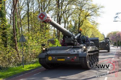 Optocht oude legervoertuigen van het ASK museum door 't Harde 05-05-2016 - © NWVFoto.nl