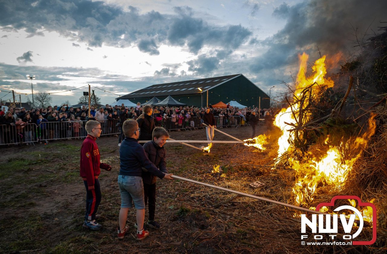 Paasvuur in Oosterwolde GLD trekt veel bezoekers uit de regio 