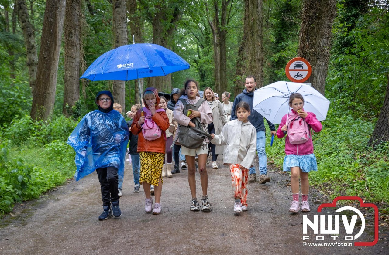 Regen houdt wandelaars niet tegen tijdens Avondvierdaagse ’t Harde