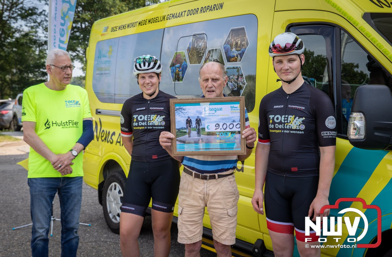 300 kilometer voor het goede doel: Esther Korenberg en Benjamin Klompmaker fietsen €9.000 bijeen voor de Gelderse Wensambulance