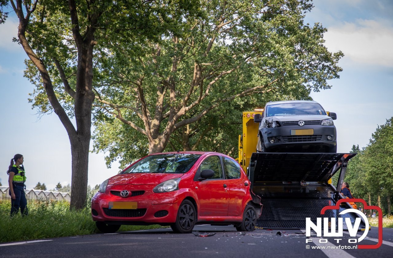 Amulance ter plaatse bij ongeval op de Zuiderzeestraatweg N308 t.h.v de Molenweg Elburg