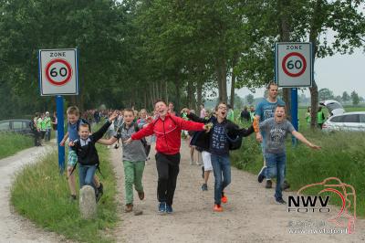 Avondwandel vierdaagse donderdagavond Elburg. - © NWVFoto.nl