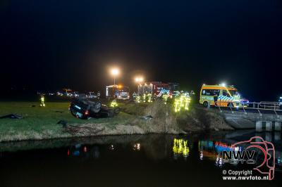 Eenzijdig ongeval met taxi op de  Oosterweg in Oldebroek. - © NWVFoto.nl