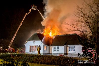 Brand verwoest kapitale villa in Hattem. - © NWVFoto.nl