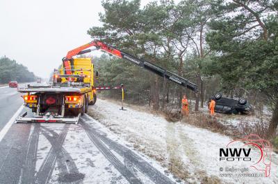 Eenzijdig ongeval door ijzel en sneeuw A28 Li 69,2 't Harde - © NWVFoto.nl
