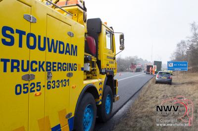 Vrachtwagen brand A28 't Harde Li 73,5 door vastgelopen remmen. - © NWVFoto.nl