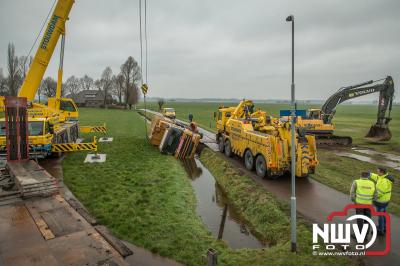Vuilniswagen beland in Pangelerbeek Nunspeet. - © NWVFoto.nl