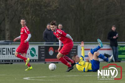 Nunspeet verliest na rode kaart. - © NWVFoto.nl