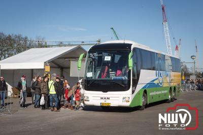 Intercity trein stop tijdelijk op tHarde. - © NWVFoto.nl