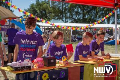 Het indrukwekkende evenement SamenLoop voor Hoop heeft voor het KWF op het Burgemeester Bode Sportpark in Elburg â‚¬ 76.438,- opgebracht. - © NWVFoto.nl