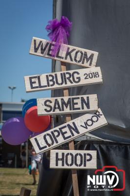 Het indrukwekkende evenement SamenLoop voor Hoop heeft voor het KWF op het Burgemeester Bode Sportpark in Elburg â‚¬ 76.438,- opgebracht. - © NWVFoto.nl
