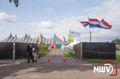 Opbouw van het Mega Piraten Festijn evenement vrijdagmiddag Koeleweg Oldebroek. - © NWVFoto.nl