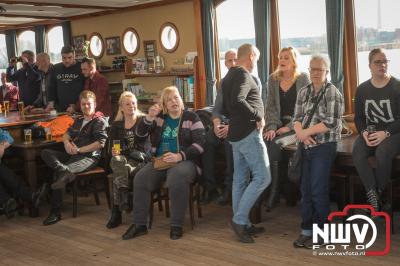 Gezellig muziek feestje op het water georganiseerd door Kokki's cafe uit 't Harde. - © NWVFoto.nl