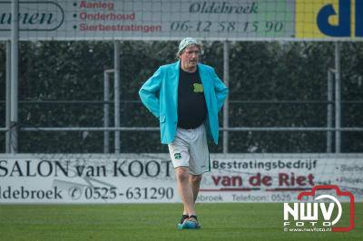 De voetbal wedstrijd voor Spieren voor Spieren op het Owios veld is geÃ«indigd in een gelijkspel 8-8 - © NWVFoto.nl