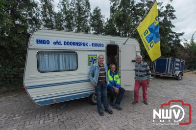 Karbietfeest overhandigd grotere caravan aan EHBO afdeling Doornspijk-Elburg. - © NWVFoto.nl