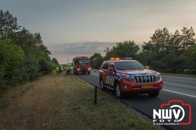 Auto beland na wat koprollen in struiken aan aan rechterkant van de snelweg 'tHarde -Wezep - © NWVFoto.nl