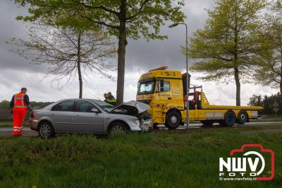 Bestuurder komt met schrik vrij na ongeval met boom op de Bovenheigraaf bij 't Loo - © NWVFoto.nl