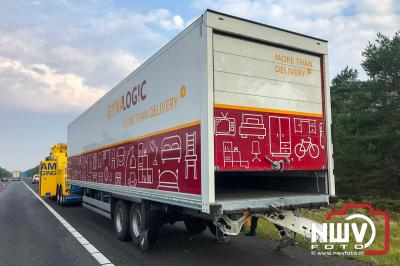 Auto rijdt achter in vrachtwagen A28 Li 55.6 , bestuurder met onbekend letsel naar het ziekenhuis. - © NWVFoto.nl