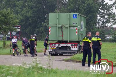 Twee wielrenners gewond na valpartij, MMT-art mee in de ambulance - © NWVFoto.nl