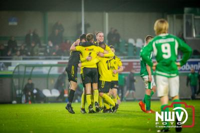 Vsco'61 scoort uit een penalty 0-1 bij de gemeentelijke derby tegen Owios, en neemt de drie punten mee naar Oosterwolde. - © NWVFoto.nl